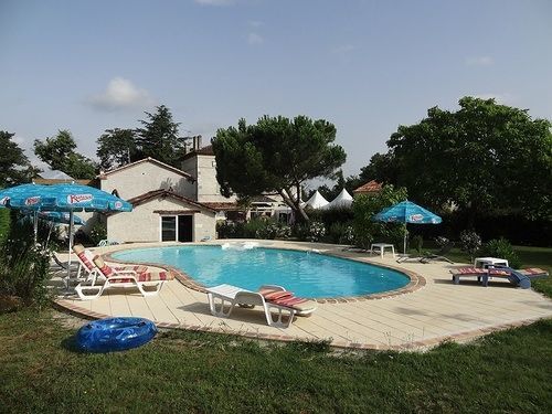 Domaine Le Baraillot, Chambres Et Repas D'Hotes, Soiree Etape Aiguillon 외부 사진